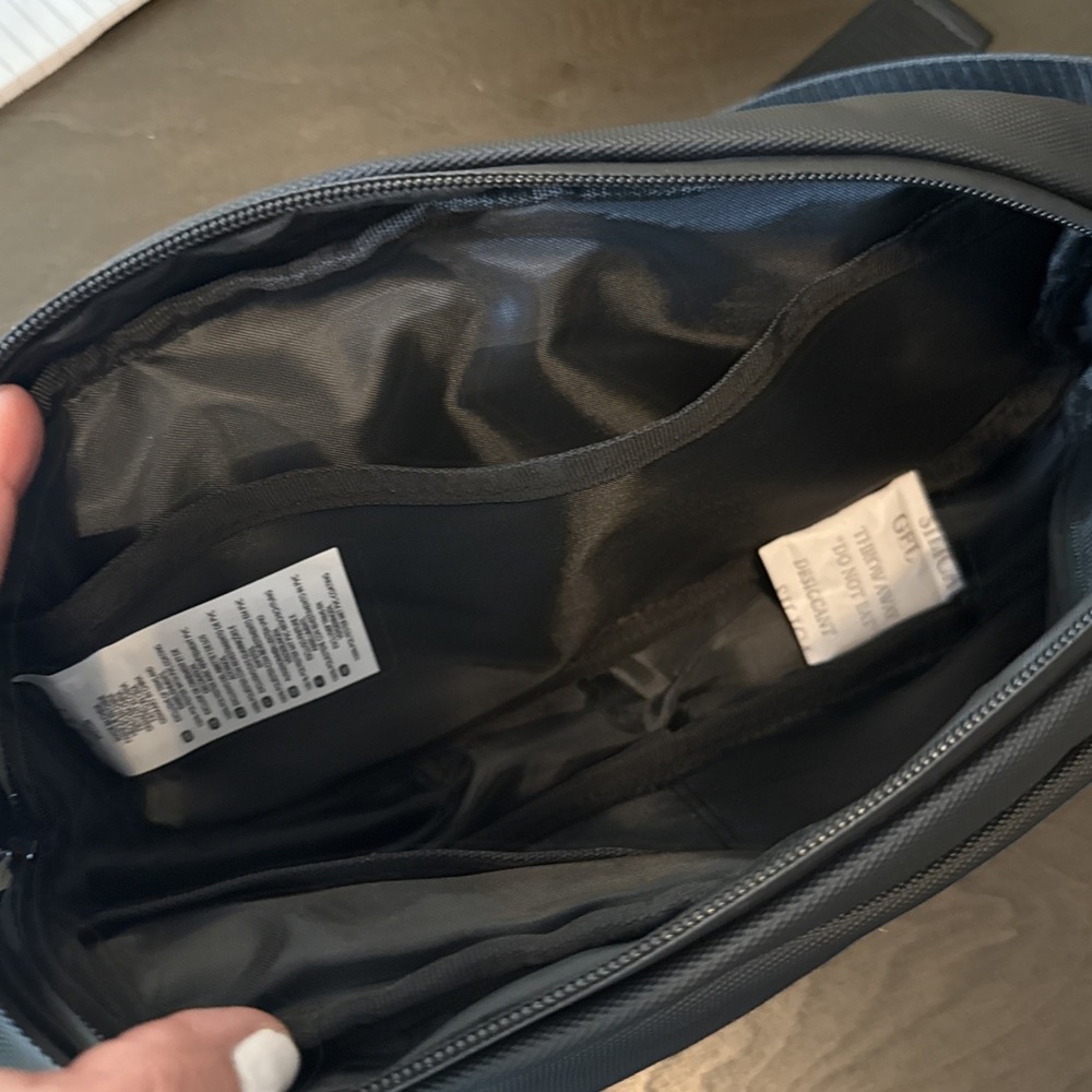 BYLT Water Resistant Crossbody Sling Bag Black 2L Travel Commuter Hiking NWOT - Picture 8 of 10